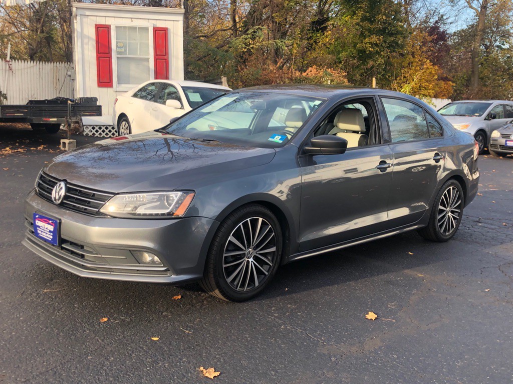 2016 Volkswagen Jetta Image 2