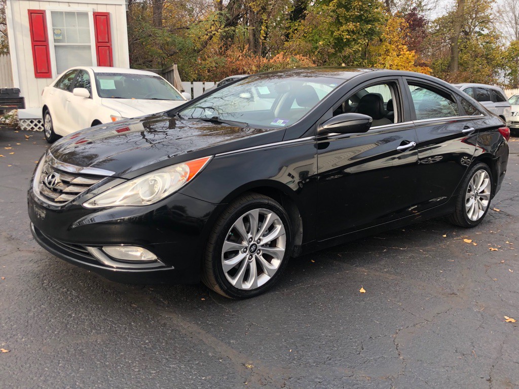 2013 Hyundai Sonata Image 2