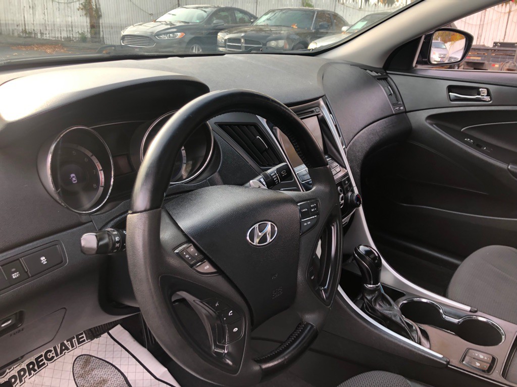 2013 Hyundai Sonata Image 16