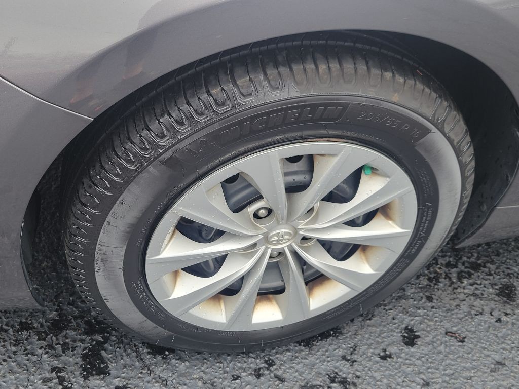 2015 Toyota Camry Image 9