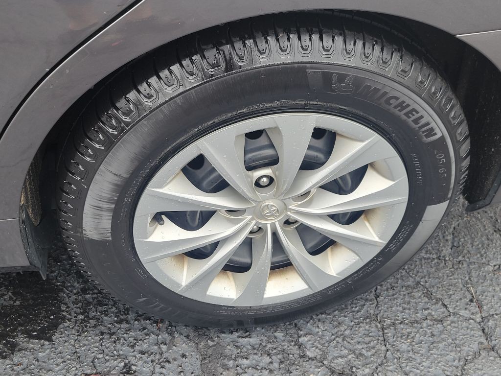 2015 Toyota Camry Image 10