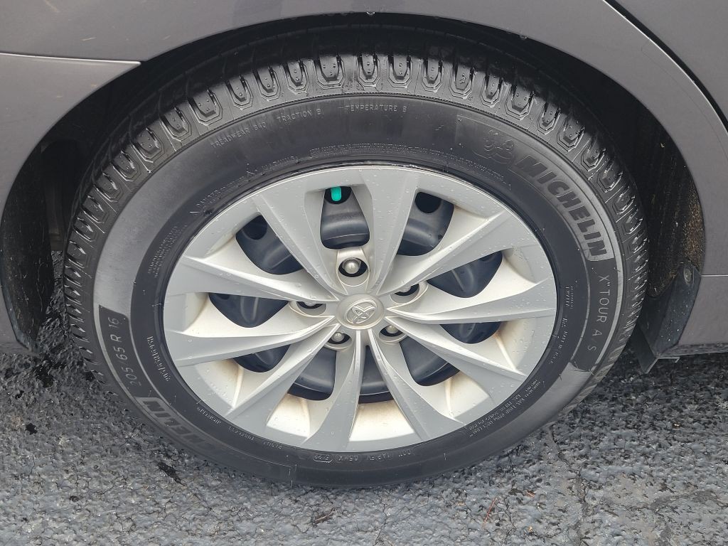 2015 Toyota Camry Image 11