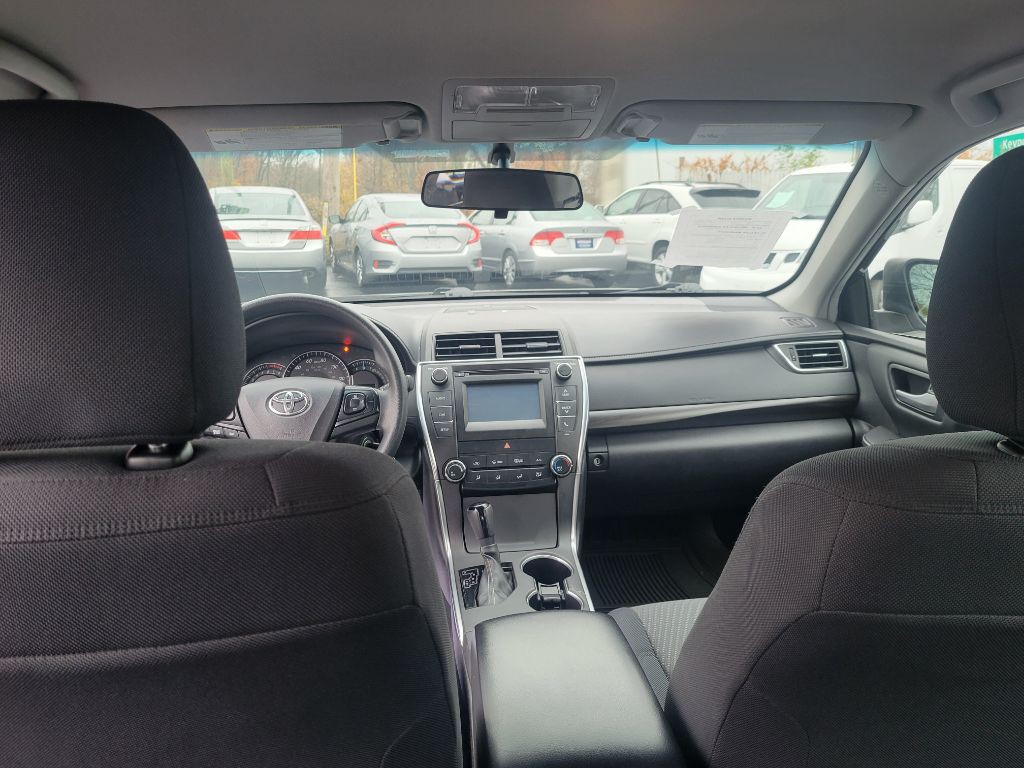 2015 Toyota Camry Image 16