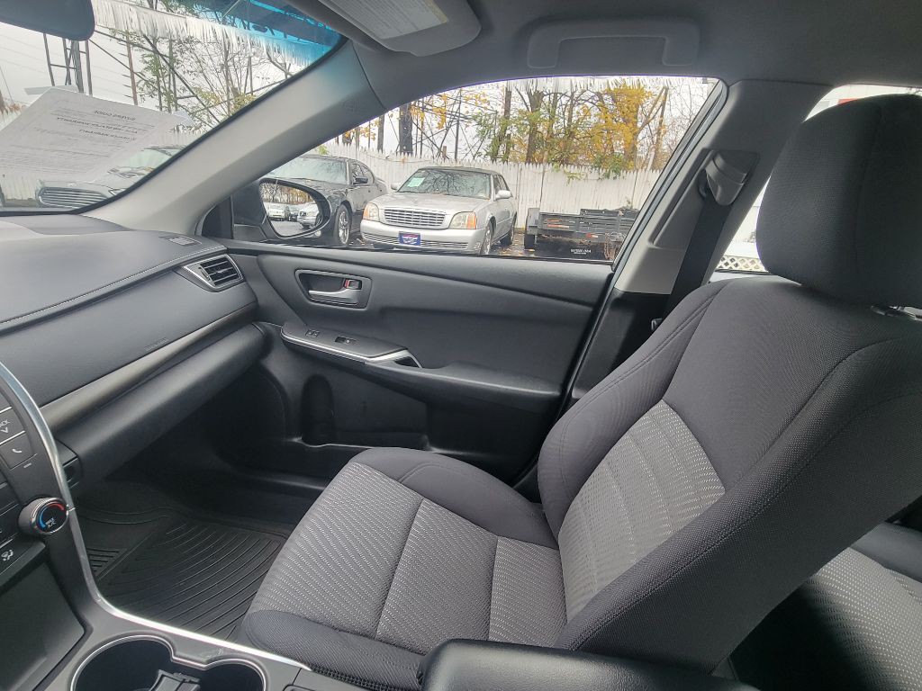 2015 Toyota Camry Image 17