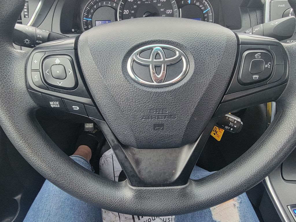 2015 Toyota Camry Image 18