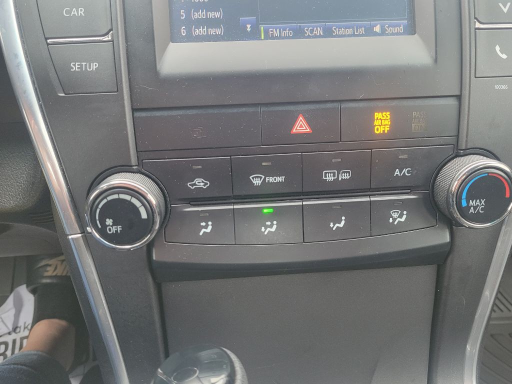 2015 Toyota Camry Image 21