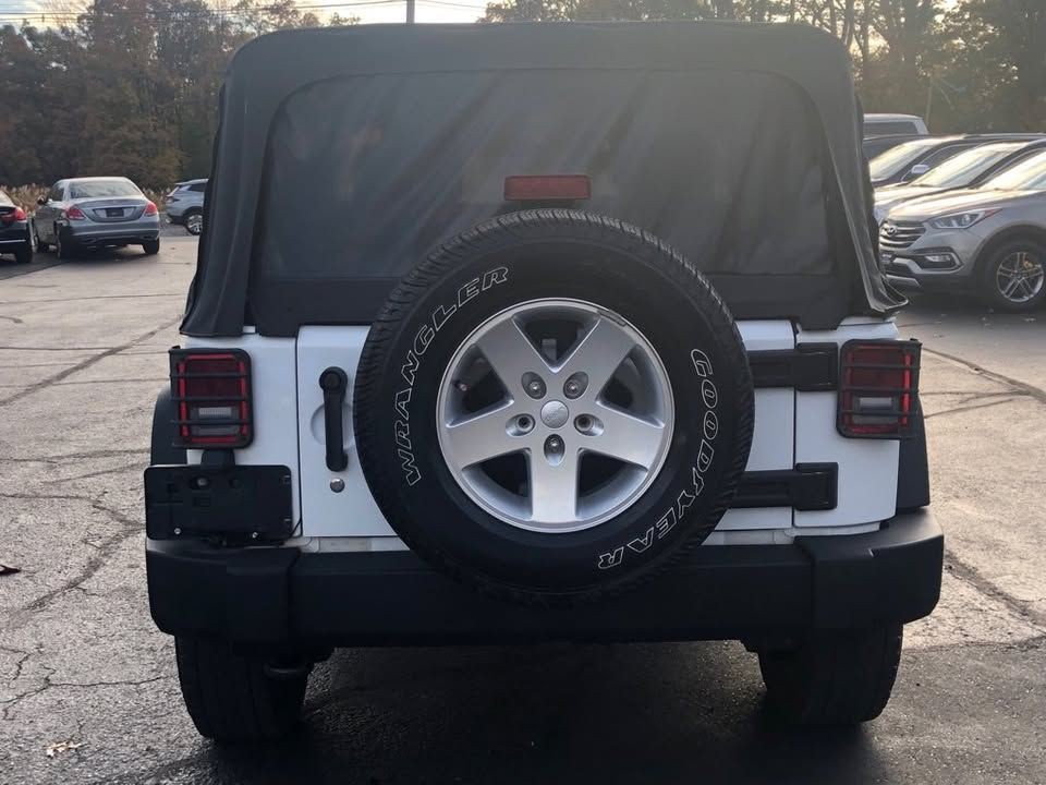 2012 Jeep Wrangler Image 7