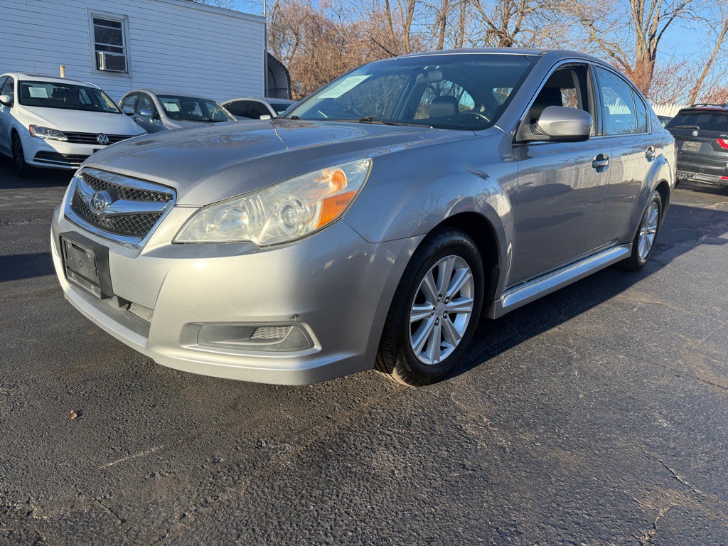 2011 Subaru Legacy Image 1