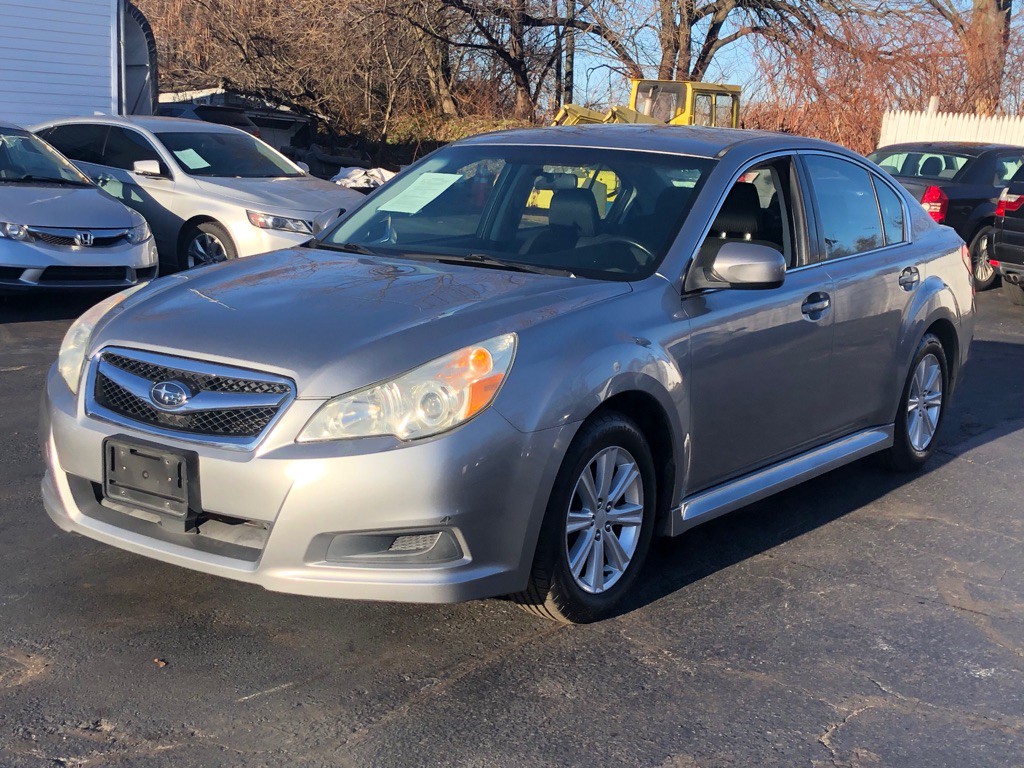 2011 Subaru Legacy Image 3
