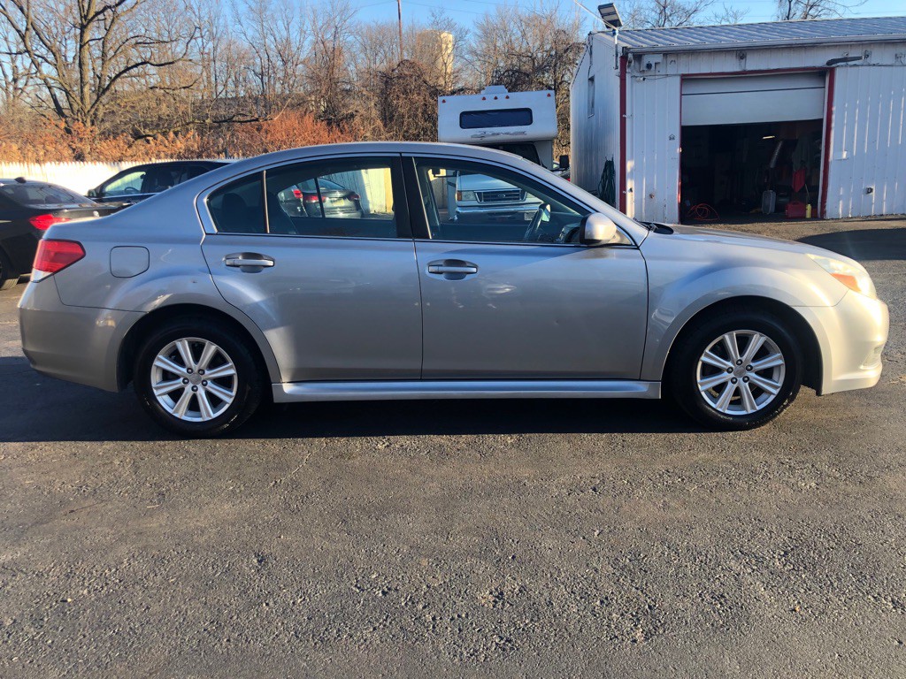2011 Subaru Legacy Image 10