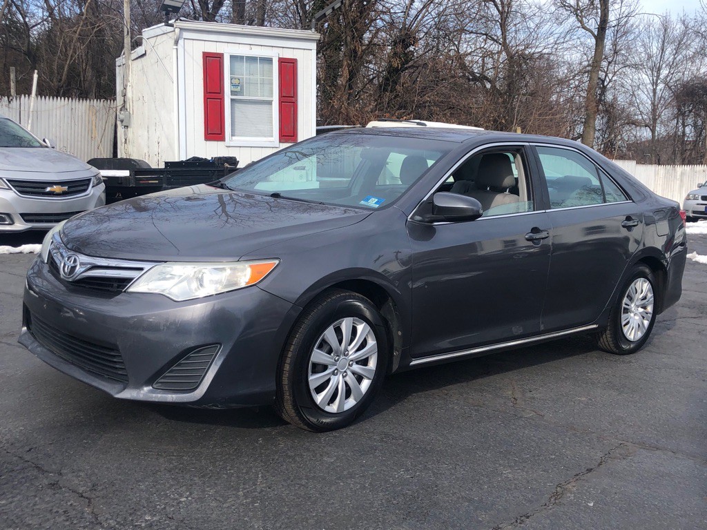 2014 Toyota Camry Image 2