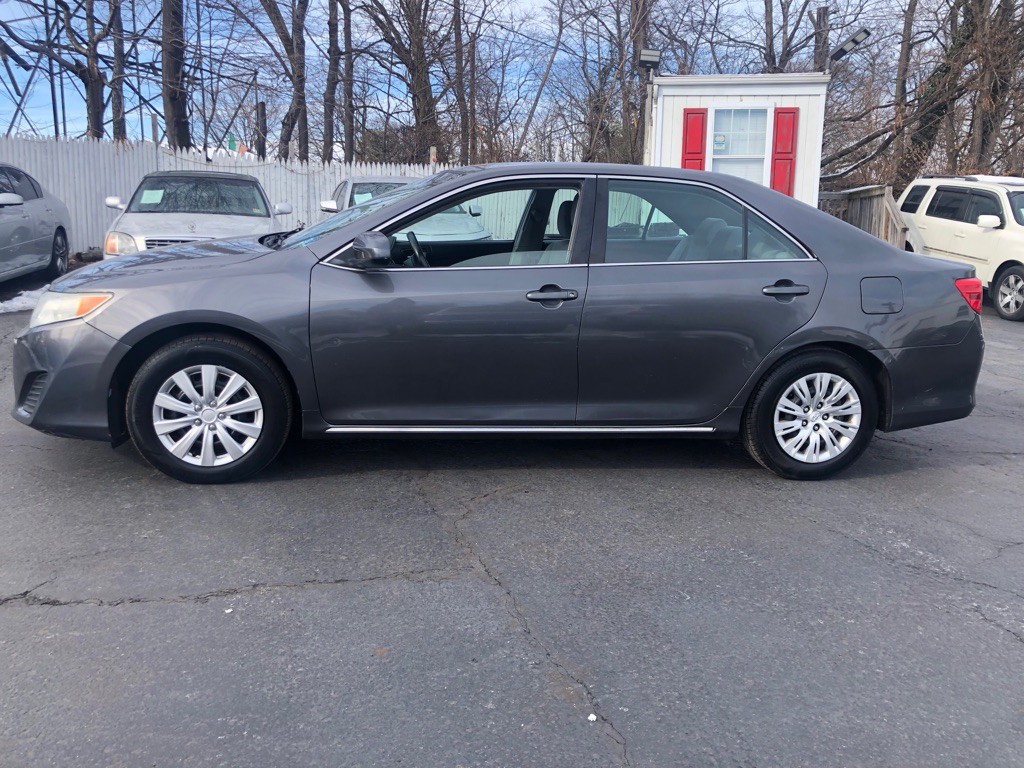 2014 Toyota Camry Image 3
