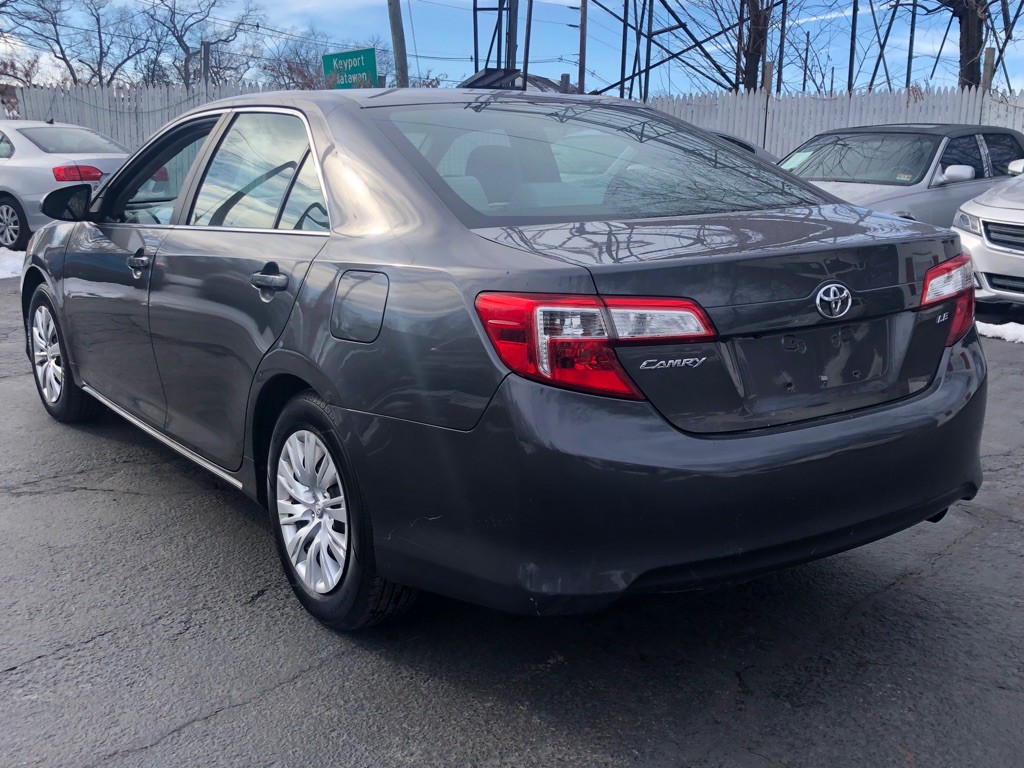 2014 Toyota Camry Image 5