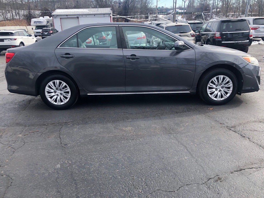 2014 Toyota Camry Image 9