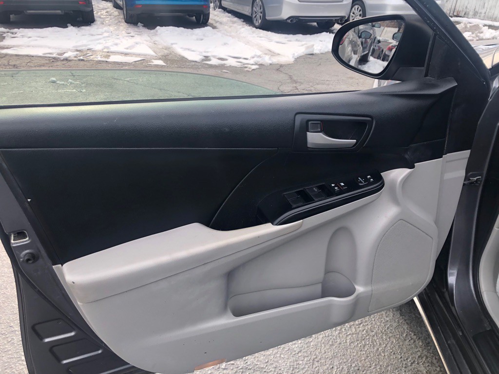 2014 Toyota Camry Image 17