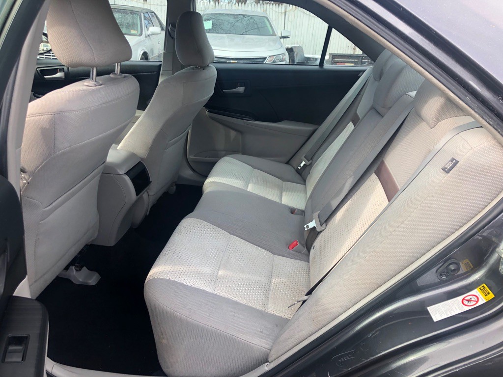 2014 Toyota Camry Image 18