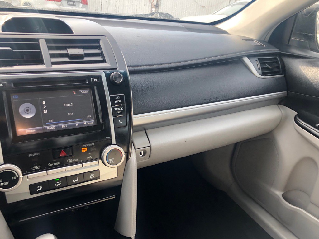 2014 Toyota Camry Image 25