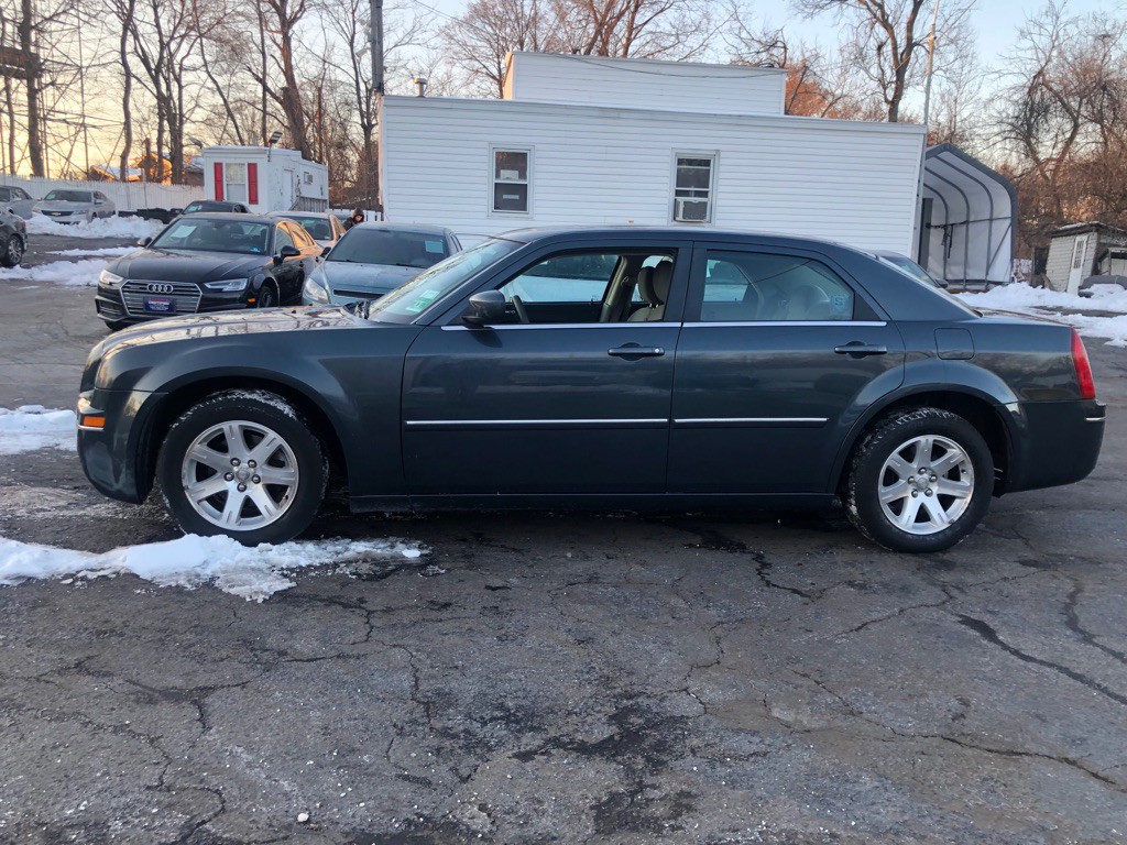 2007 Chrysler 300 Image 4