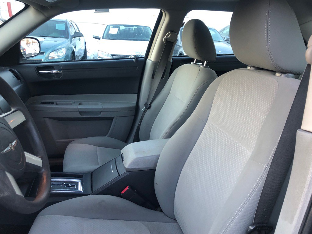 2007 Chrysler 300 Image 11