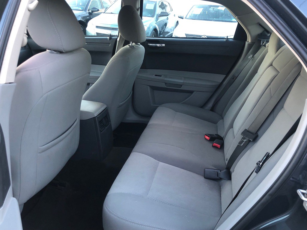 2007 Chrysler 300 Image 12