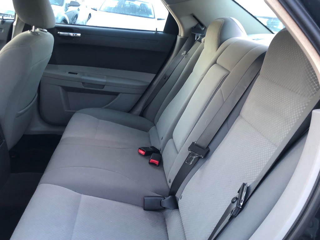 2007 Chrysler 300 Image 13