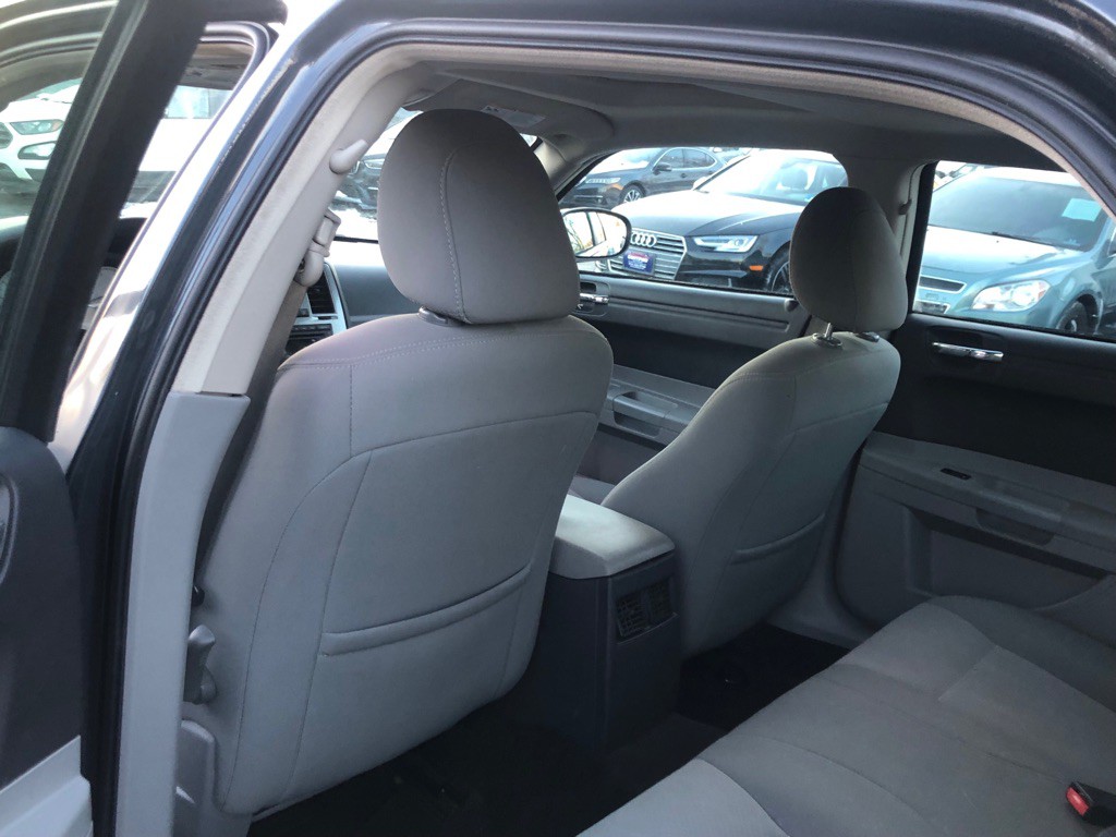 2007 Chrysler 300 Image 17