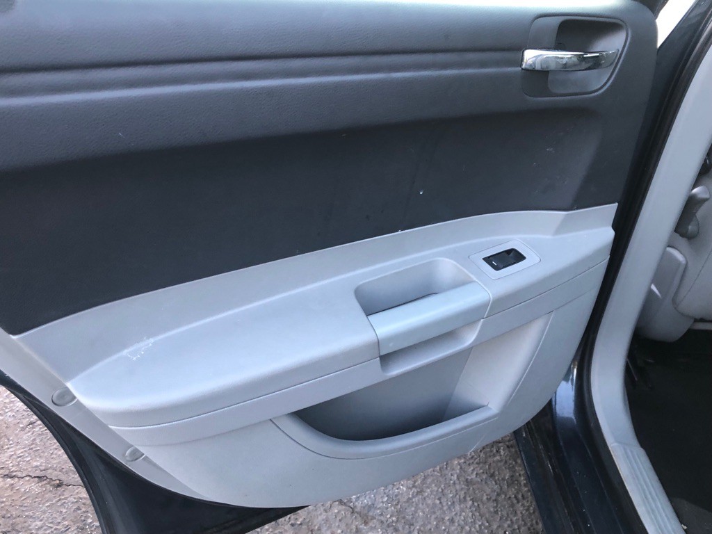 2007 Chrysler 300 Image 18