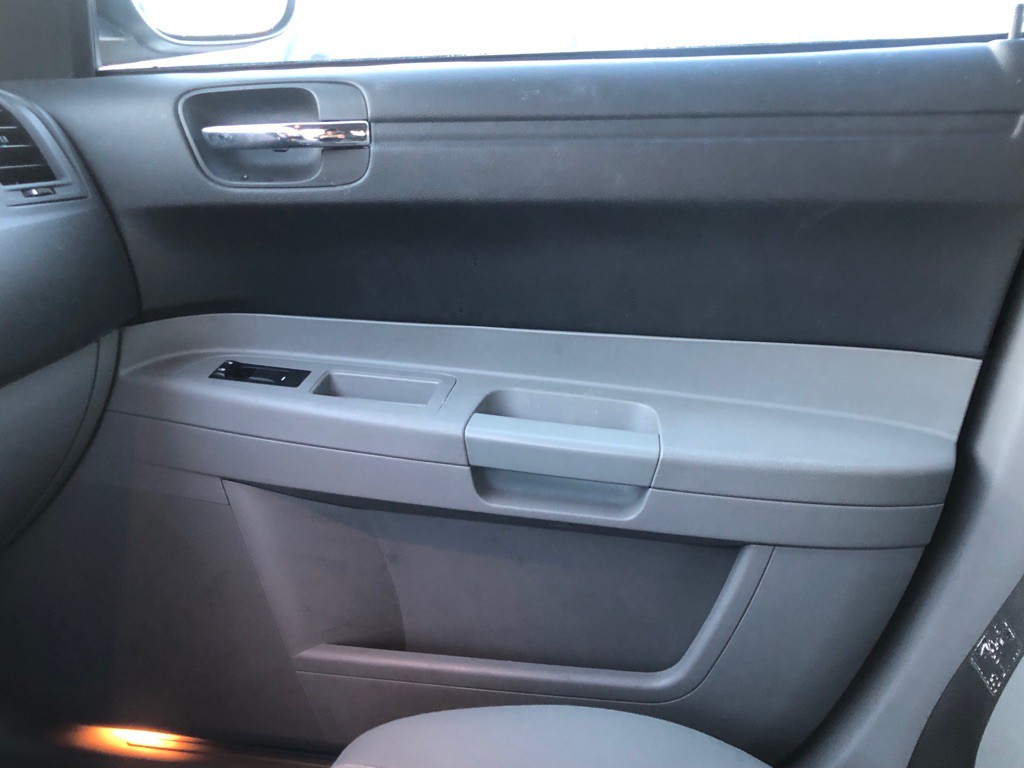 2007 Chrysler 300 Image 21