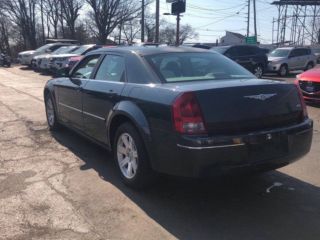 2007 Chrysler 300 Image 4