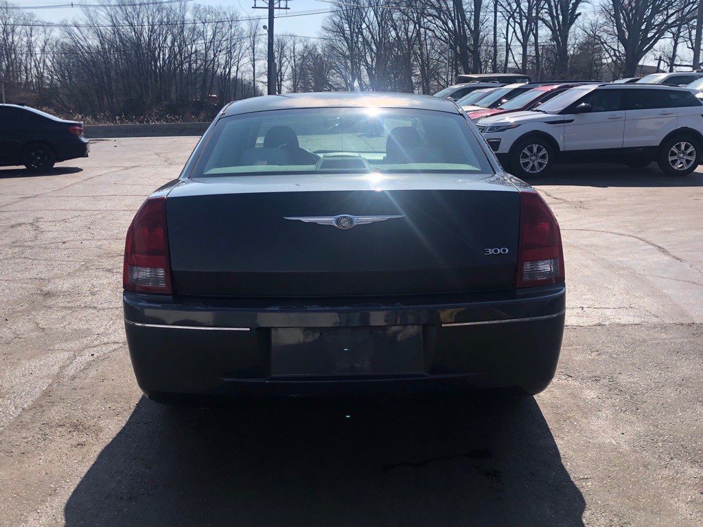 2007 Chrysler 300 Image 5