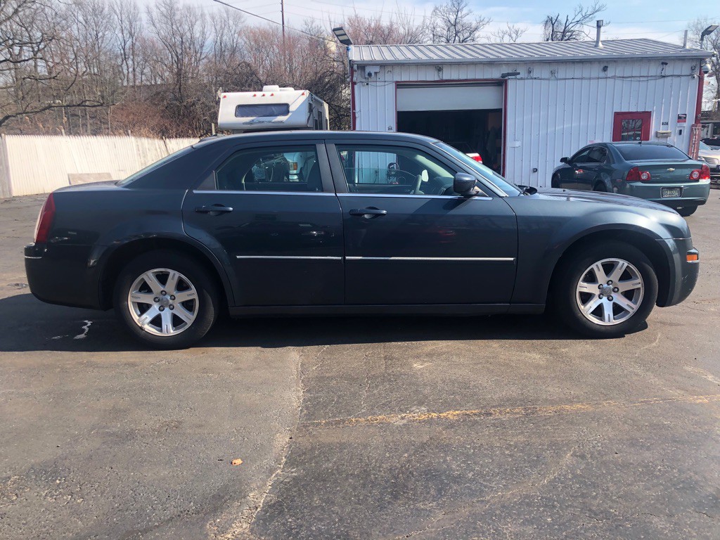 2007 Chrysler 300 Image 7
