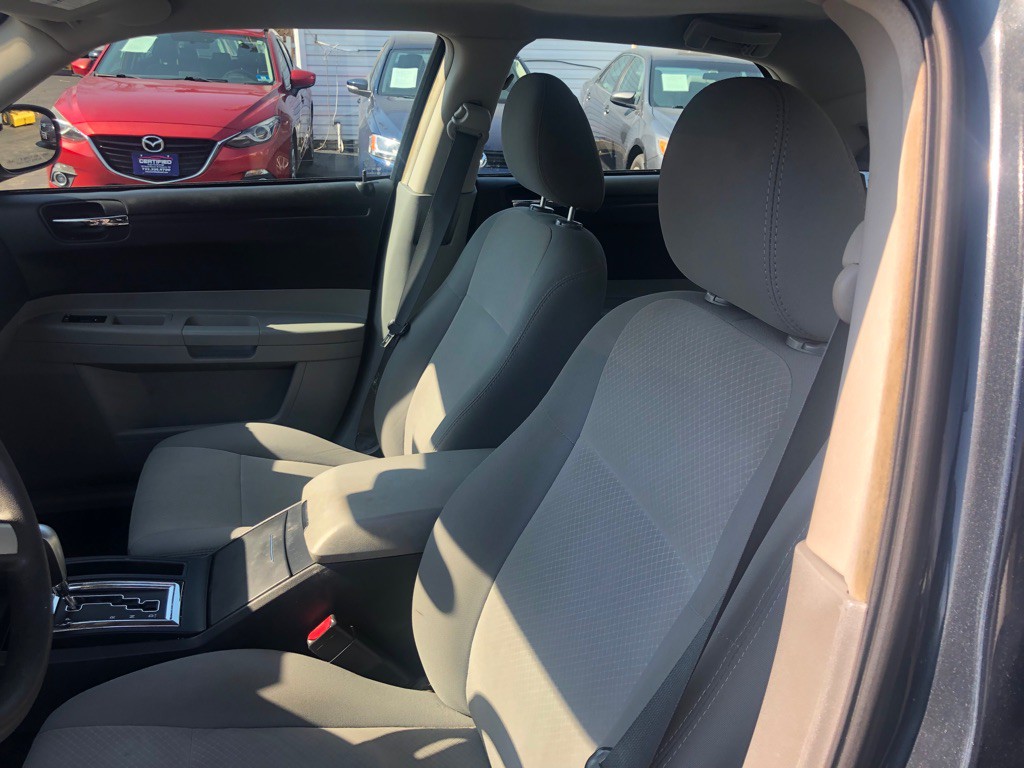 2007 Chrysler 300 Image 16