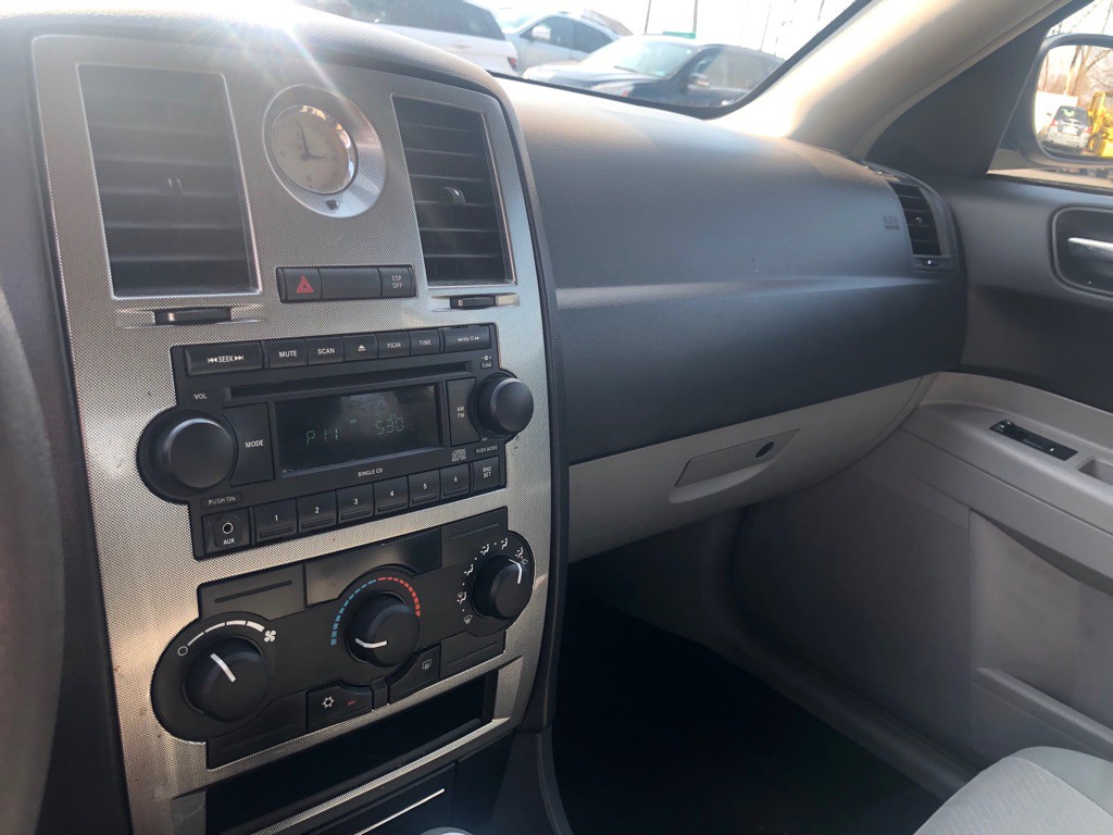 2007 Chrysler 300 Image 31