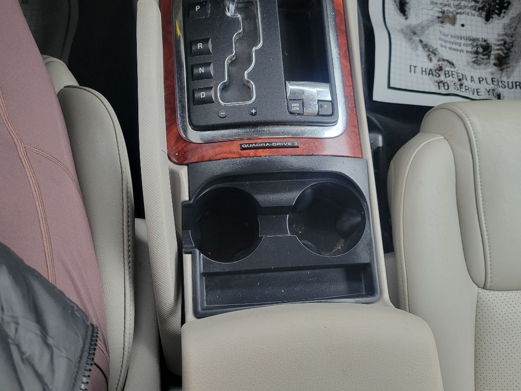 2006 Jeep Commander Image 24