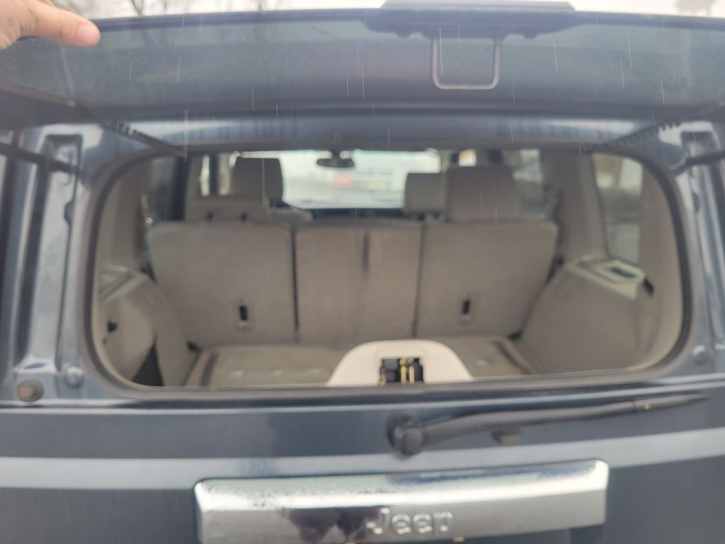 2006 Jeep Commander Image 28