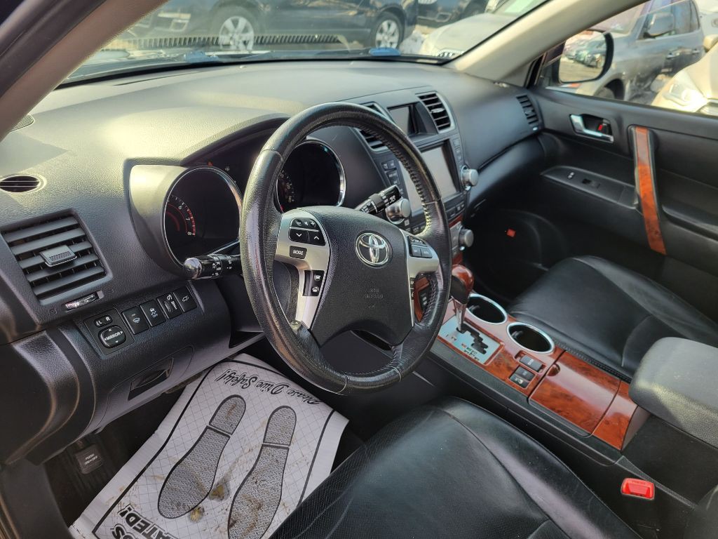 2012 Toyota Highlander Image 16