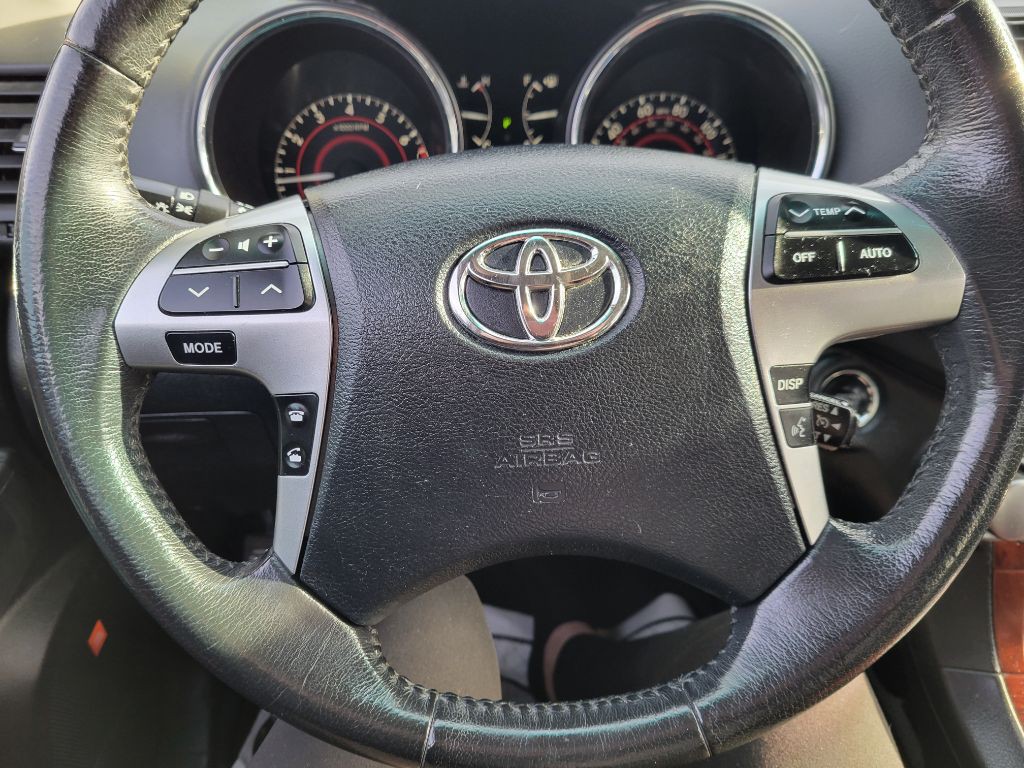 2012 Toyota Highlander Image 17