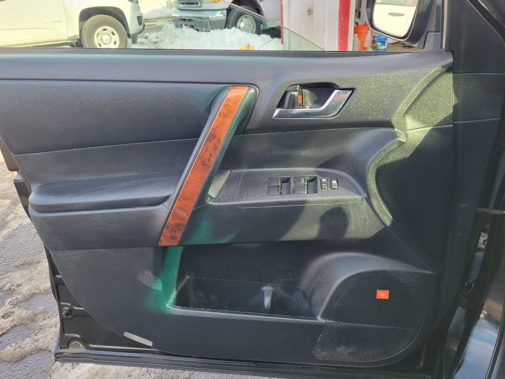 2012 Toyota Highlander Image 23