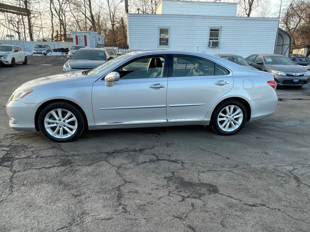 2012 Lexus ES Image 2