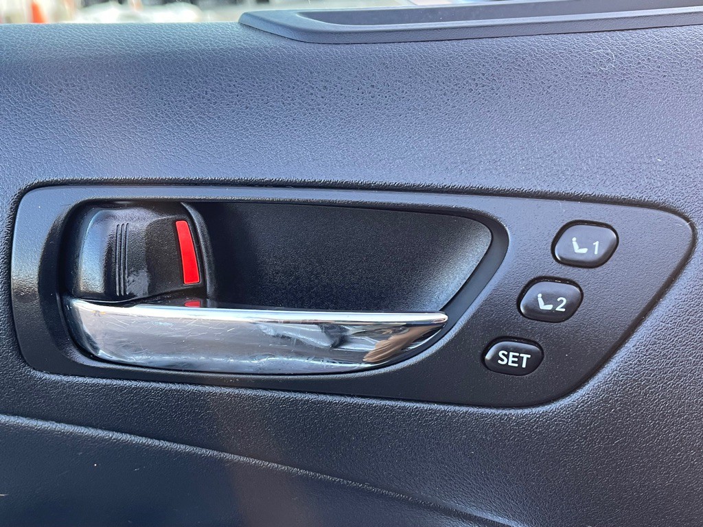 2012 Lexus ES Image 17