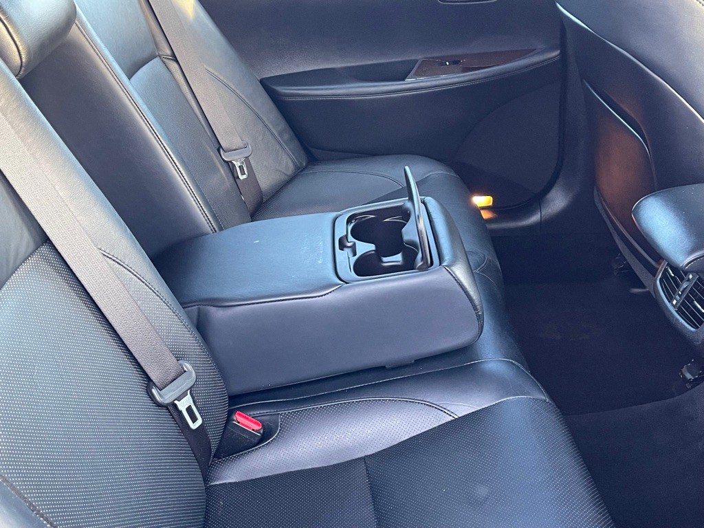 2012 Lexus ES Image 25