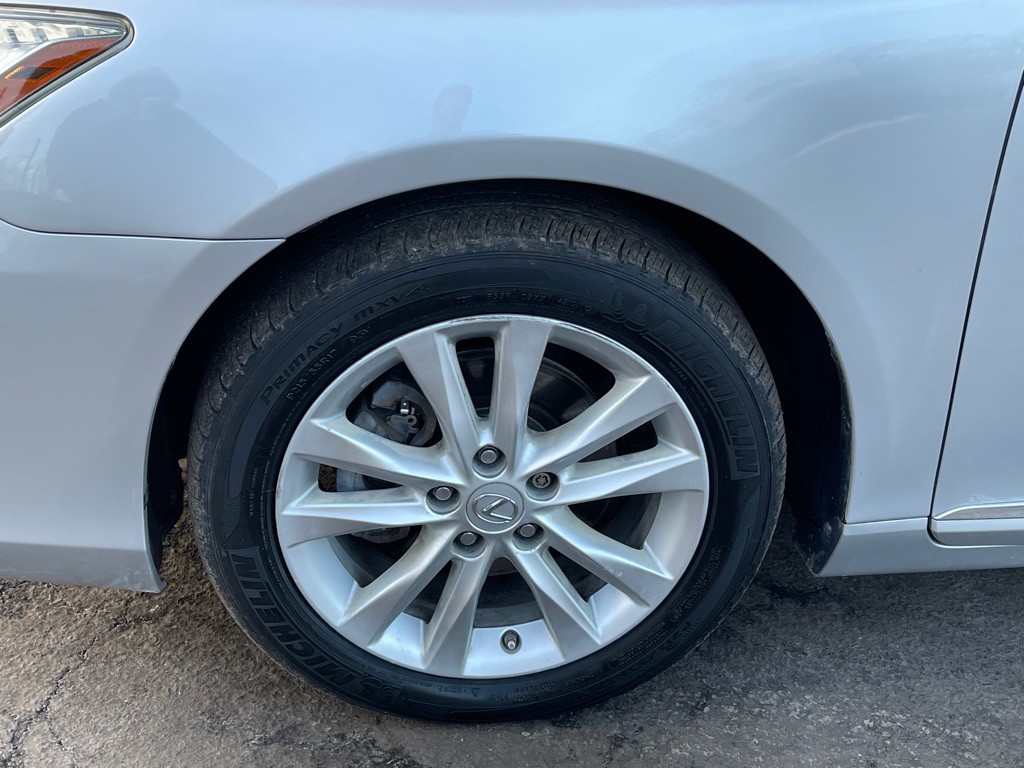 2012 Lexus ES Image 28