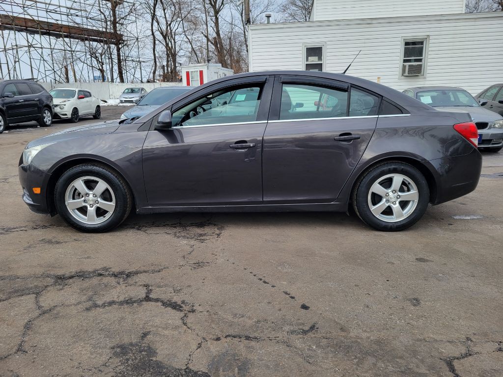 2014 Chevrolet Cruze Image 2
