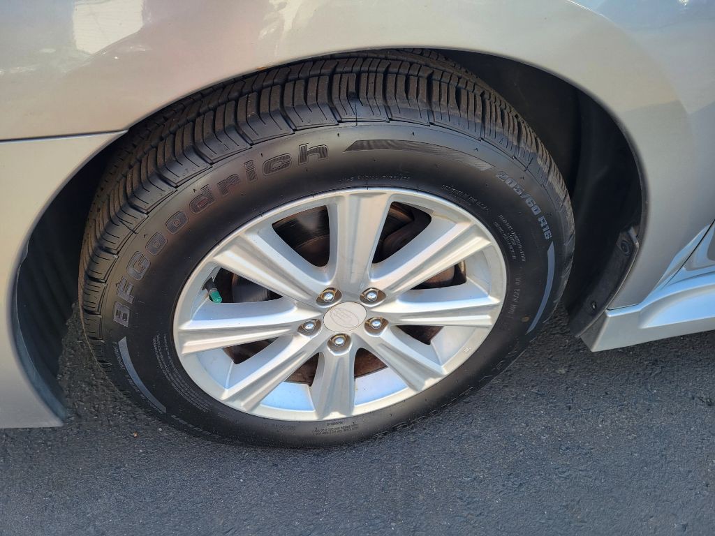 2011 Subaru Legacy Image 10