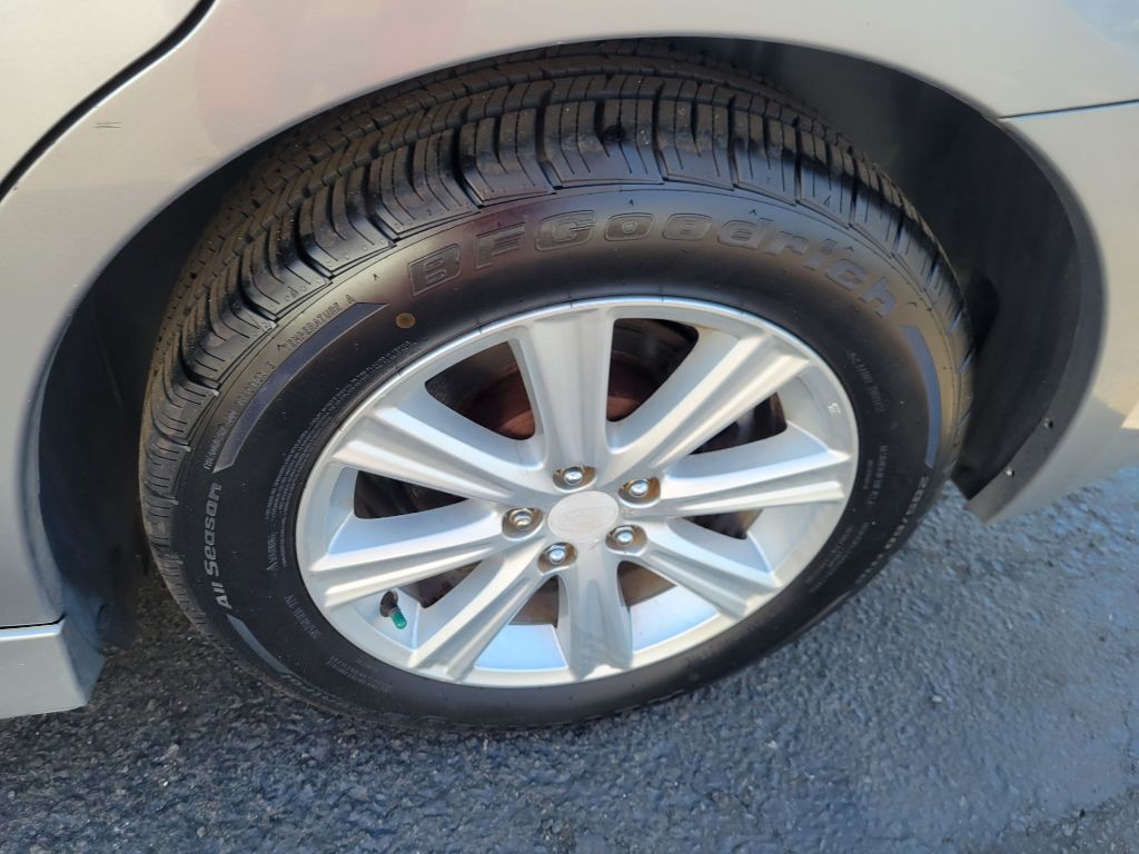 2011 Subaru Legacy Image 11