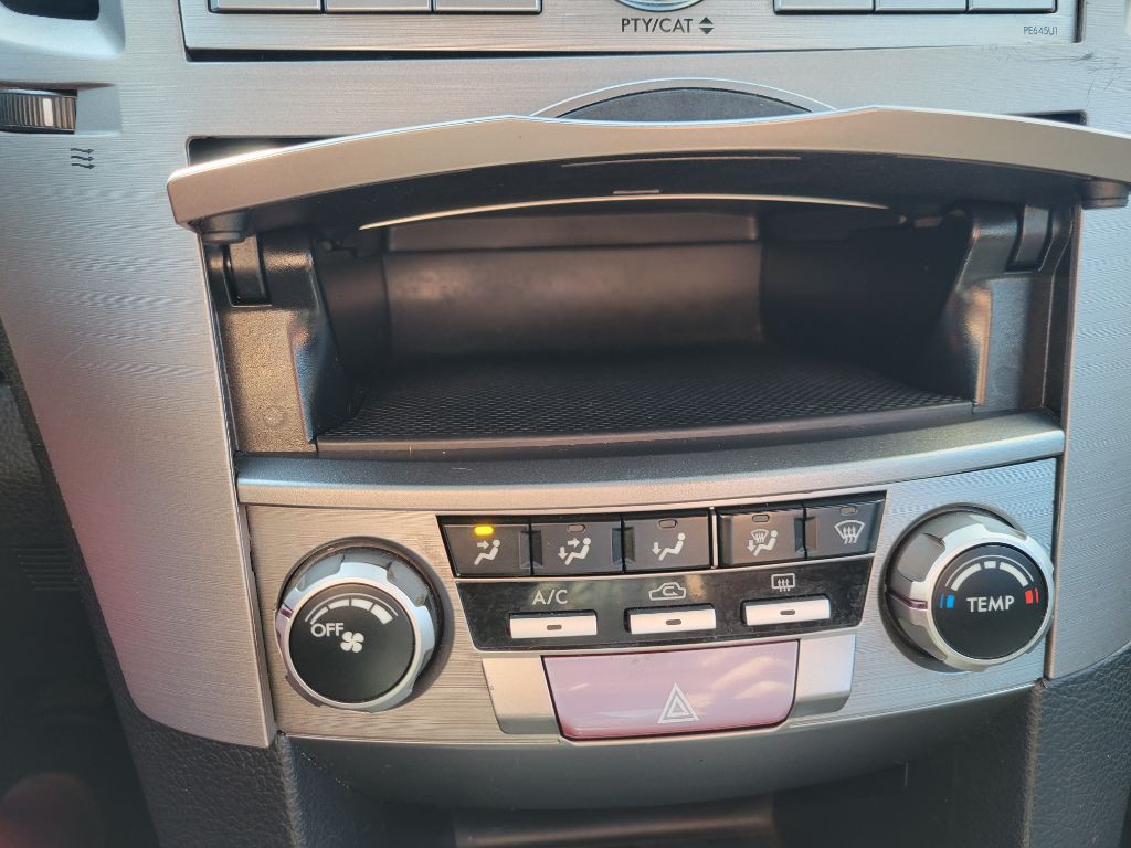 2011 Subaru Legacy Image 24