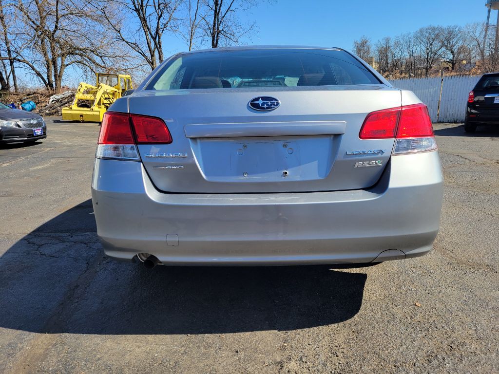 2011 Subaru Legacy Image 2