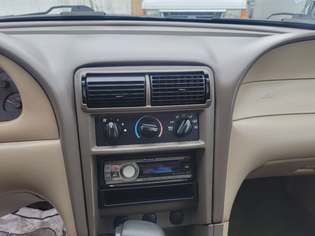 2001 Ford Mustang Image 17