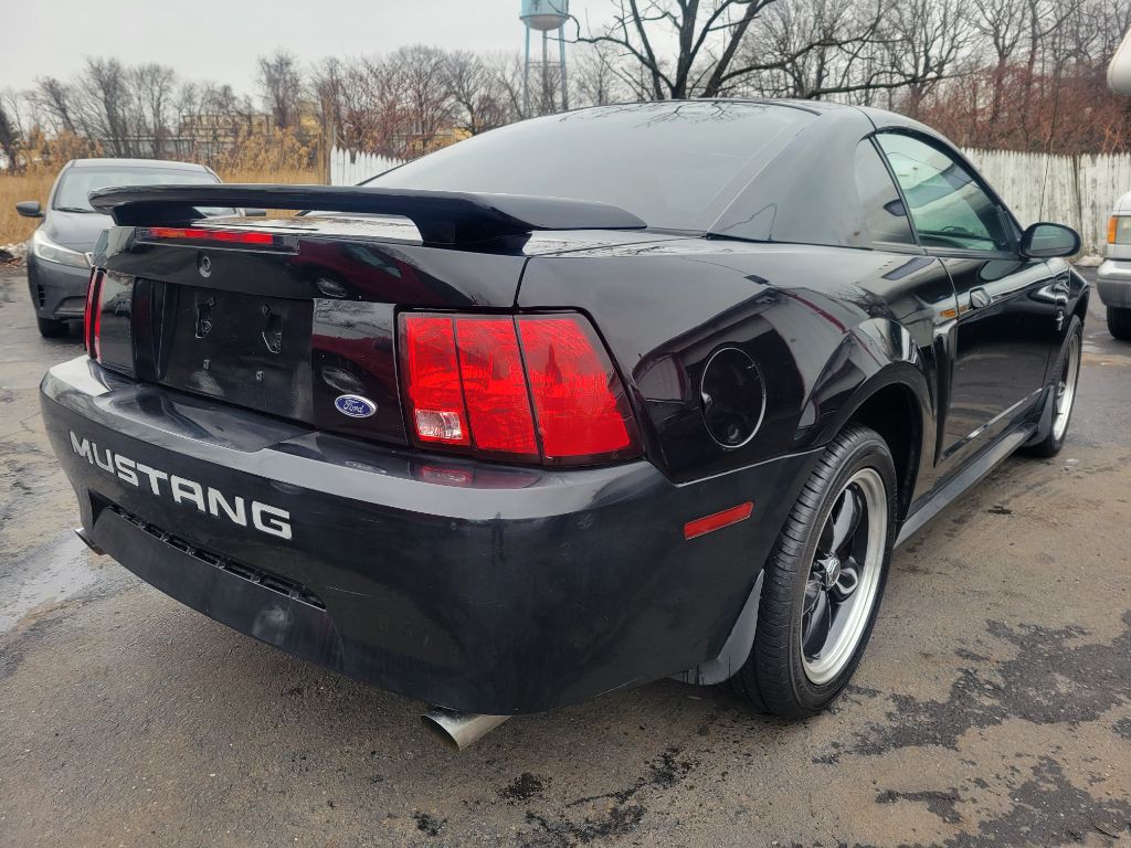 2001 Ford Mustang Image 2