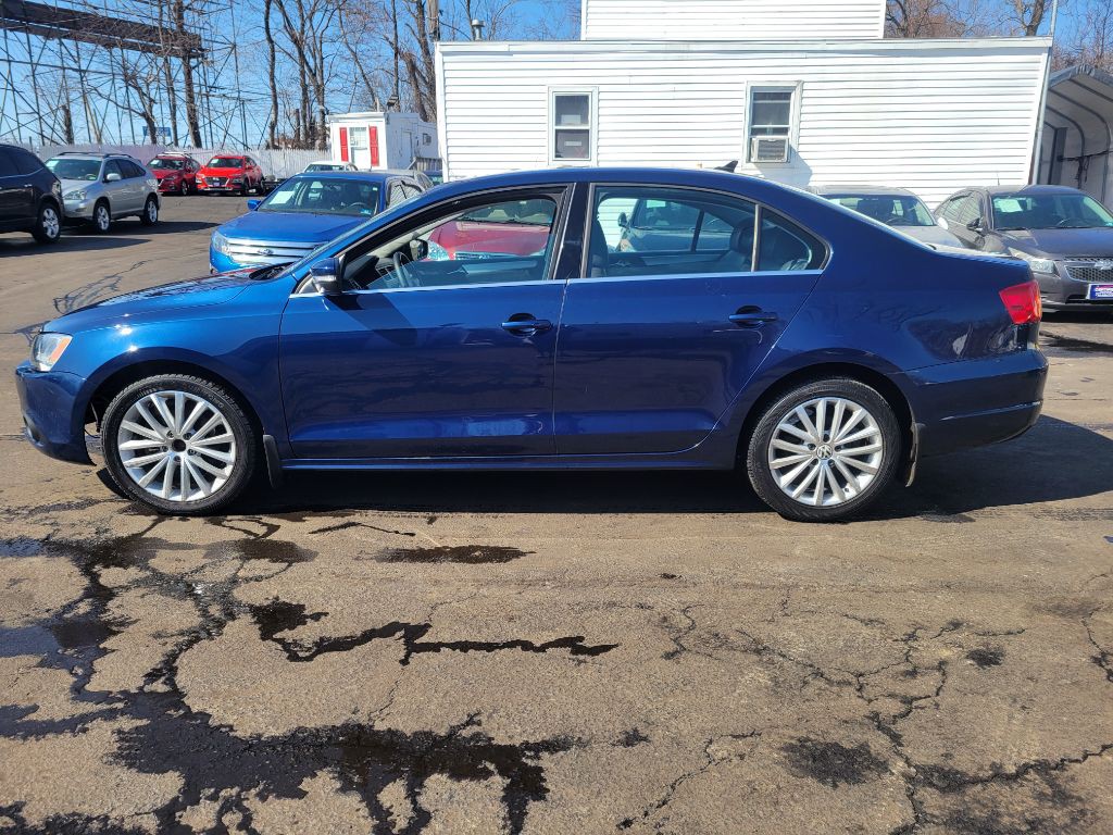 2011 Volkswagen Jetta Image 2